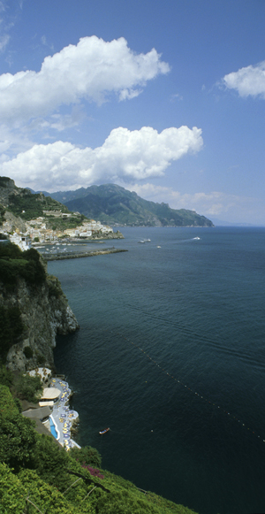 Amalfi an der gleichnahmigen Amalfiküste, Kampanien, Italien