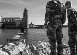 Wasser-Parcours zum Training von Soldaten der französischen Marine im Hafen von Collioure, Languedoc-Roussillion, Frankreich